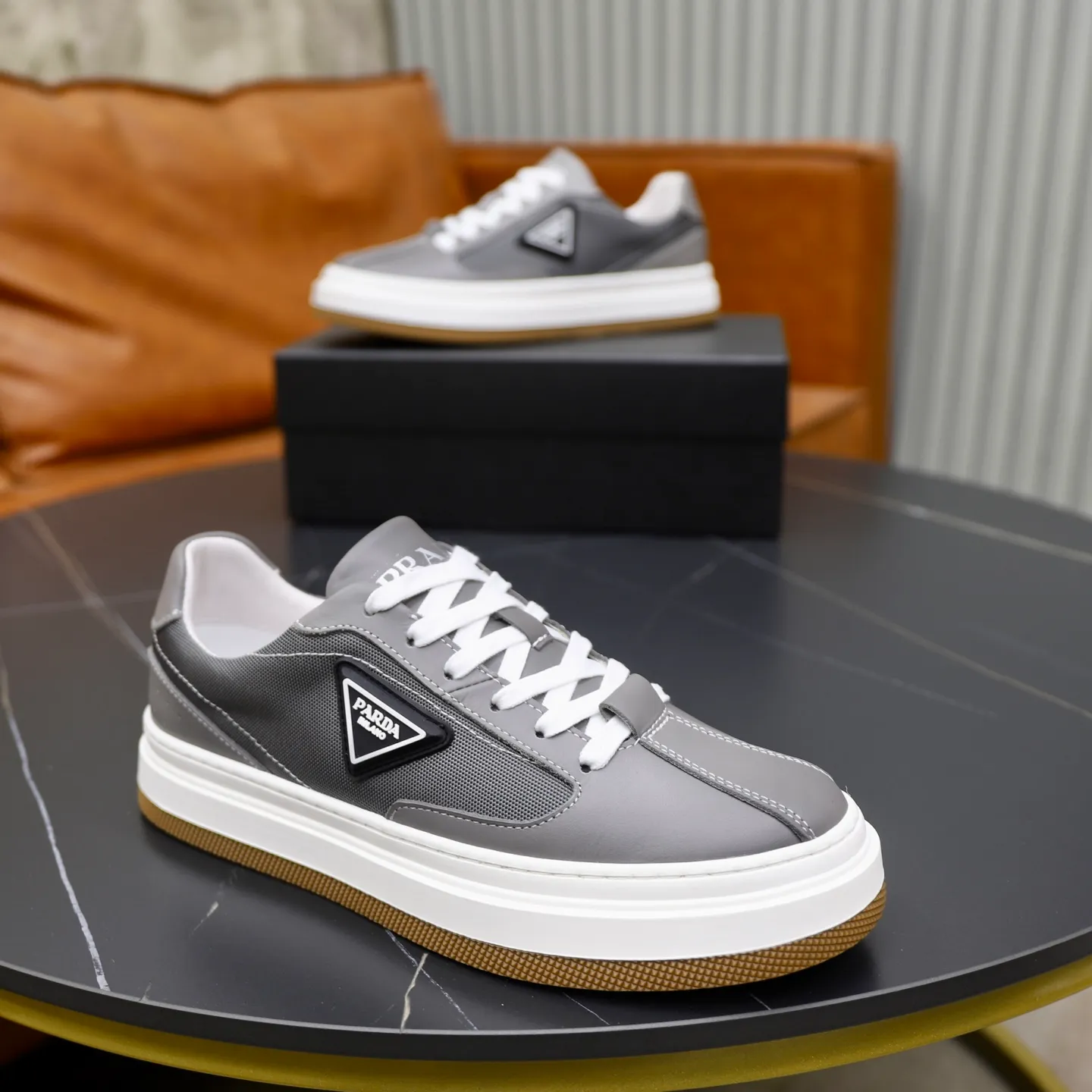 Men's shoes: 440💰🙅‍♂️🙅‍♂️🙅‍♂️ Brand: PRADA Standard code: 38–44 (45 can be customized) Level: Same as the official website Material: Original cowhide fabric Comfortable pigskin lining Lightweight and wear-resistant outsole Style category: Men's fashionable casual shoes and boots Running sneakers Distinguished luxury brand elements Top luxury Color: actual picture color